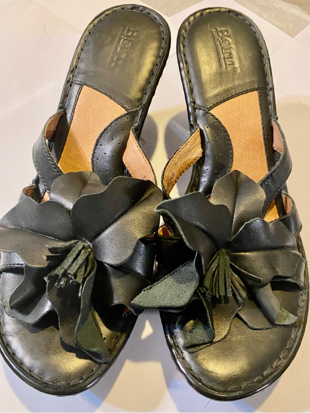 Women’s Black Born Heeled Slip On Sandals With Detail Flower Size 10 - Picture 3 of 12